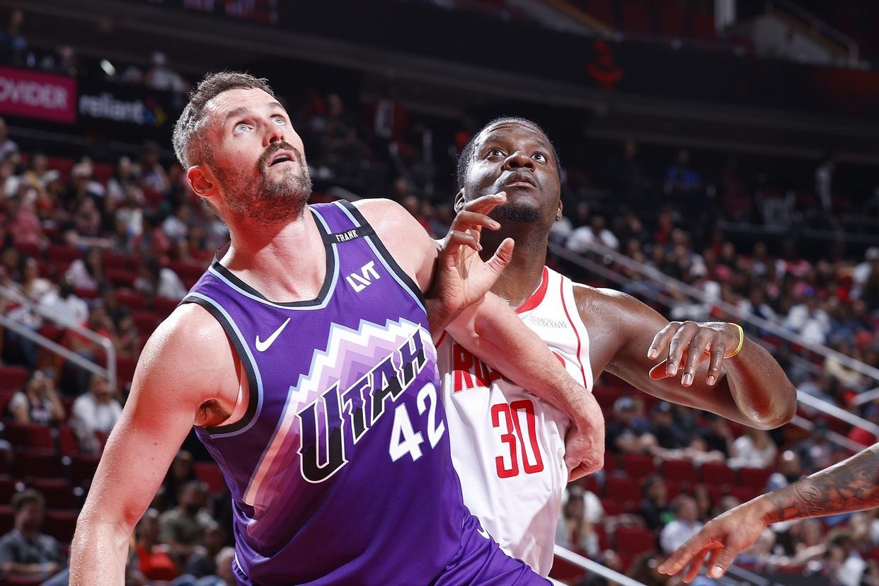 52胜30负，火箭季后赛15人阵容出炉：23岁后卫压哨签约，控卫升级